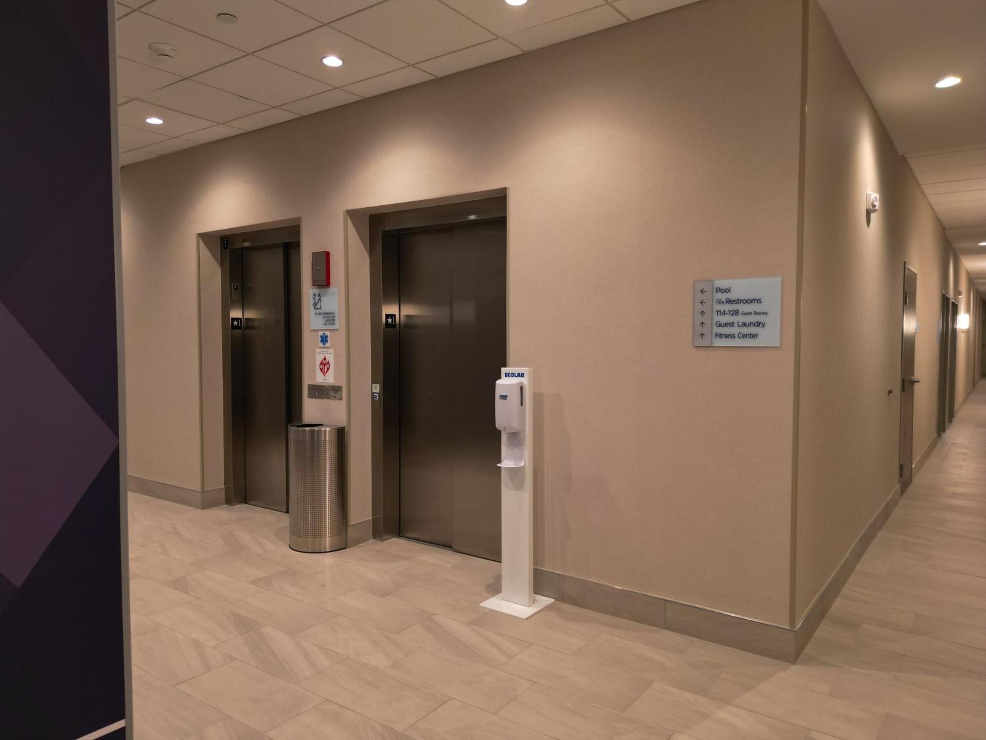 Holiday Inn Express & Suites Chicago Schaumburg By Ihg ภายนอก รูปภาพ